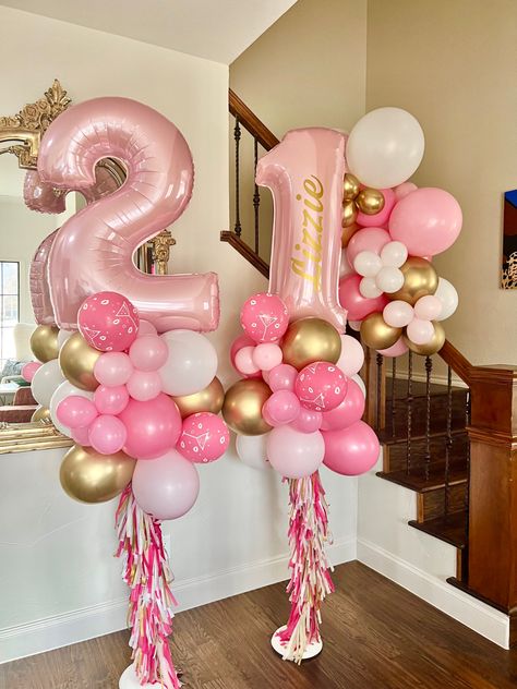 Kue Ulta, 21st Birthday Balloons, Balloon Numbers, Balloon Tower, Beautiful Balloons, Balloon Arrangements, Skate Party, Custom Balloons, Balloon Columns