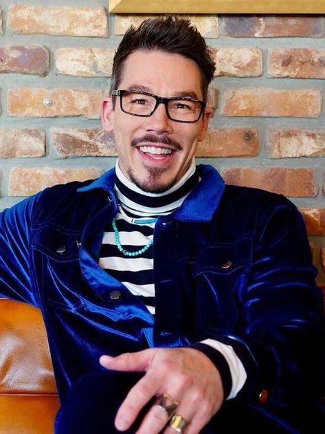 David Bromstad, Income Sources, Hgtv Shows, American Design, Gay Pride, Net Worth, Fun Facts, Two By Two, Actresses