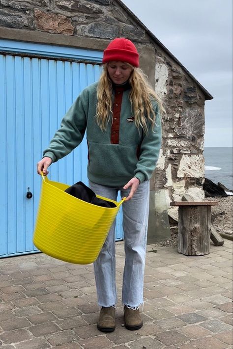 Hippy Fashion Aesthetic, Dr Martin Clogs Outfit, Winter Fleece Outfit, Outdoor Outfit Winter, Scotland Aesthetic Outfit, Fleece Aesthetic, Scotland Fits, Granola Girl Fits, Crunchy Style