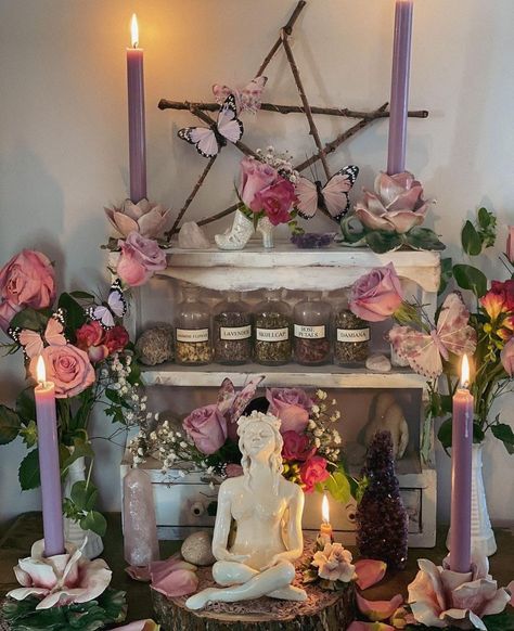 Closet Altar Ideas, Crystal Altar Ideas Inspiration, Spiritual Aesthetic Bedroom, Alters For Aphrodite, Divine Feminine Decor, Pink Witch Bedroom, Small Alter Ideas, Self Love Altar Ideas, Witch Alter Ideas