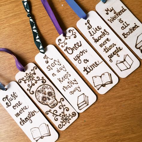 Wood Burning Bookmarks, Bookmark Design Ideas, Wood Burning Ideas, Handmade Bookmarks Diy, Penanda Buku, Bookmarks For Books, Creative Bookmarks, Woodburning Projects, Bookmark Craft