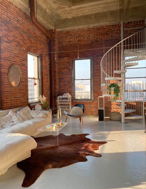 New Yorker Loft, Loft Aesthetic, Brick Apartment, Industrial Style Living Room, Nyc Loft, 아파트 인테리어, Loft Living, Apartment Aesthetic, Brick Walls