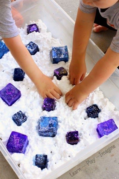 hello, Wonderful - 12 AWESOME SHAVING CREAM PROJECTS FOR KIDS Christmas Provocations Preschool, Vetenskapliga Experiment, Sensory Tubs, Sensory Bags, Toddler Sensory, Sensory Table, Winter Preschool, Frozen Inspired, Messy Play