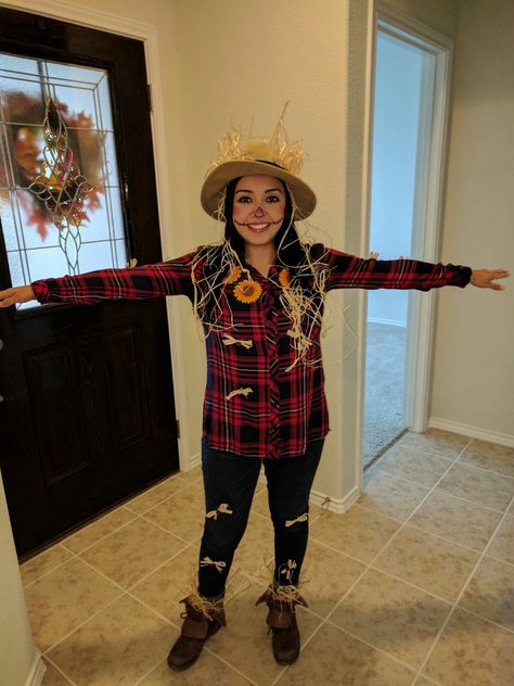 Easy costume for Halloween    #costume #scarecrow #easy #DIY Halloween Costume Scarecrow, Easy Costume, Costume For Halloween, Easy Costumes, Trunk Or Treat, Easy Halloween Costumes, Easy Halloween, Scarecrow, Halloween Costume