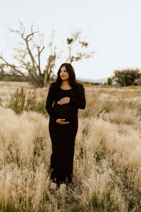 Black Fitted Maternity Dress Pictures, Maternity Photography Bodycon Dress, Black Long Maxi Dress Outfit, November Maternity Photoshoot Outfits, Black Outfit Maternity Pictures, Maternity Photos Black Dress, Maternity Pictures Black Dress, Maternity Photography Black Dress, Fall Maternity Photoshoot Outfits