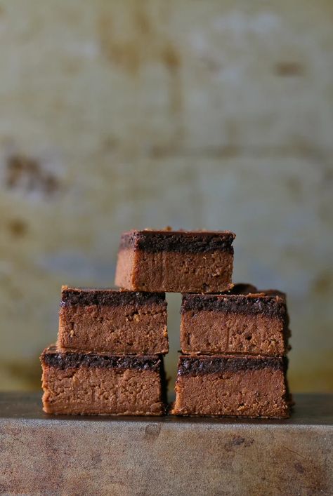 Easy chocolate chickpea fudge – Cupcakes and Couscous Chickpea Fudge, Allergy Free Baking, Low Calorie Sweets, Dairy Free Fudge, Chickpea Cakes, Fudge Cupcakes, Sugar Free Fudge, Fudge Pops, Sugar Free Peanut Butter