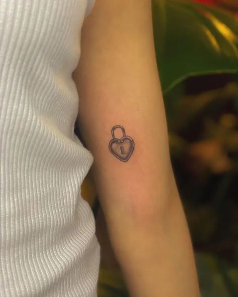 Coin Flip Tattoo, Lock Tattoos For Women, Key And Lock Tattoo, Padlock Tattoo, Lock Tattoo, Micro Realism, Fineline Tattoos, Realism Tattoos, Explore Tattoo