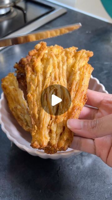 GRACE | MELBOURNE FOOD on Instagram: "Crispy enoki mushrooms while watching Lovely Runner 😁

I saw this viral trend last year, and I just tried it now... using the Korean crispy frying mix from @ofood_au to make it easier 🥰

And wow, it tastes amazing 👌

To make it: 
Make a batter using the crispy mix with cold water.
Wash and cut your enoki mushrooms into flat pieces.
Dip each one into the batter. Then dip it again into the crispy mix to make it even crispier.
Deep fry until golden brown and crispy.
Dip it into gochujang mayo (2 tbsp mayo, 1/2 tsp gochujang, a little bit of sugar, and garlic powder).

Have you tried it before?

#ofood #ofoodaus #enokimushroom #crispyenokimushroom #mushroom #mushrooms #vegetarian #vegetarianrecipes #comfortfood #ofoodfryingmix #koreanfood #koreanstyle # Deep Fried Enoki Mushrooms, Gochujang Mayo, Enoki Mushrooms, Melbourne Food, Lovely Runner, Deep Fry, After School Snacks, Food Lifestyle, Healthy Dishes