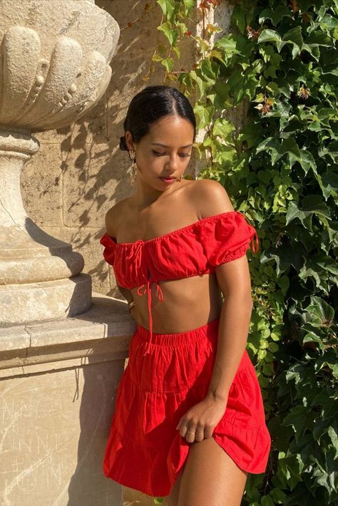 red look ⋆ melanin girls inspo ⋆ Italian aesthetic ⋆ shoulder top ⋆ princess polly boutique ⋆ revolve ⋆ Red Ootd Aesthetic, Salsa Dress Outfit, Italy Aesthetic Outfit, Salsa Outfit, Red Ootd, Italian Woman, Aesthetic Lake, Italian Aesthetic, Salsa Dress