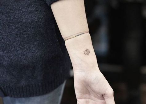 Canada Tattoo, Year Tattoo, Leaf Tattoo, Worlds Best Tattoos, Celebrity Makeup Looks, Cool Small Tattoos, Tattoo Magazines, Minimalist Tattoos, Small Tattoo Designs