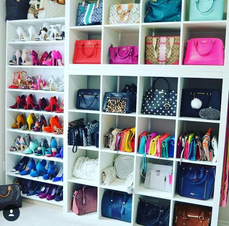 Closet Organization Wardrobe, Clothes Wardrobe, Dressing Room Closet, Dream Closet Design, Closet Shoe Storage, Bed In Closet Ideas, Closet Design Layout, Luxury Closets Design, Closet Renovation