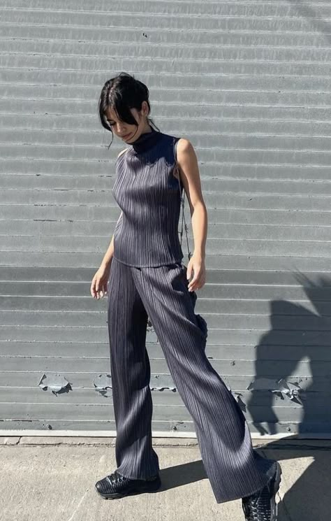 Issey Miyake Dress Pleats, Issey Miyake Pleats Please Pants Outfit, Issey Miyake Pleats Please Street Style, Pleats Please Street Style, Pleats Please Outfit, Issey Miyake Outfit, Issey Miyake Pleats, Issey Miyake Pleats Please, Pleats Please