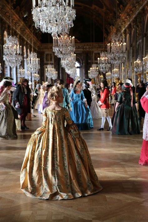 15th Century Aesthetic, French Ballroom, Castle France, Era Victoria, Ballroom Fashion, Dark Tide, Ball Dance, Ball Aesthetic, A Night At The Opera