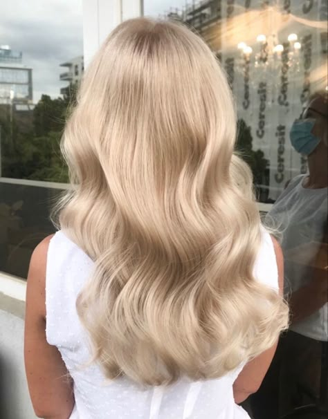 Light Golden Hair Color Blondes, Bleach Toner Blonde Hair, One Color Blonde Hair, Creamy Beige Blonde Hair, Vanilla Beige Blonde Hair, Cali Blonde Hair, Creamy Beige Hair, Light Beige Blonde Hair, Natural Light Blonde Hair