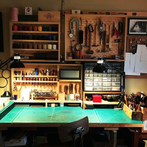 Leather Studio Work Spaces, Guitar Workbench, Hobby Room Design, Design Studio Workspace, Leatherworking Tools, Art Studio Room, Workshop Studio, Leather Tools, Leather Craft Projects