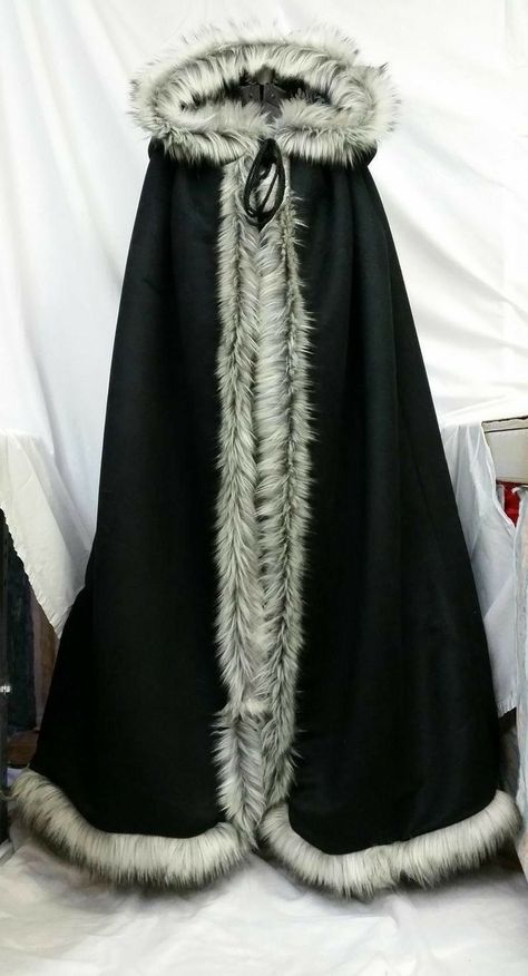 Cloaks Hooded Medieval, Fantasy Outfits Real Life, Royal Cloak The Queen, Winter Cloak Aesthetic, Medieval Cape Cloak, Winter Cloak Fur, Fantasy Clothing Winter, Fantasy Cloak Aesthetic, Fantasy Fur Cloak