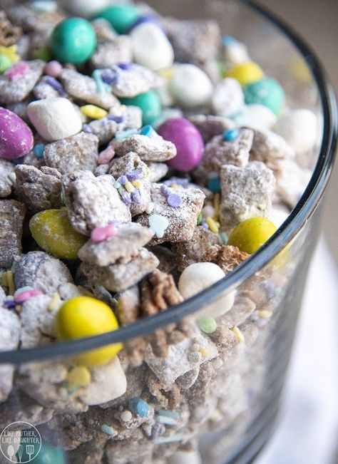 Easter Muddy Buddies Easter Muddy Buddies, Chocolate Muddy Buddies, Muddy Buddies Recipe, Muddy Buddy, Bunny Chow, Peanut Butter Snacks, Marshmallow Bunny, Easter Appetizers, Peanut Butter Marshmallow