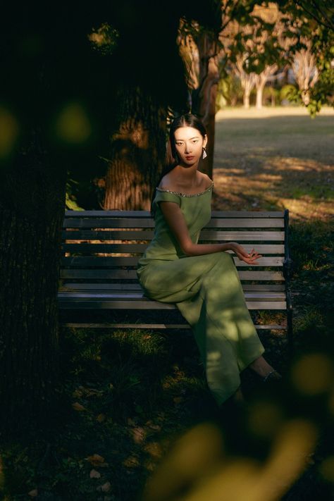 Photoshoot Ideas Landscape, Editorial Fashion Shoot Outdoor, Japanese Garden Photoshoot, Outdoor Editorial Shoot, Park Photoshoot Ideas, Altered Photography, Portret Feminin, Park Photoshoot, Debut Photoshoot