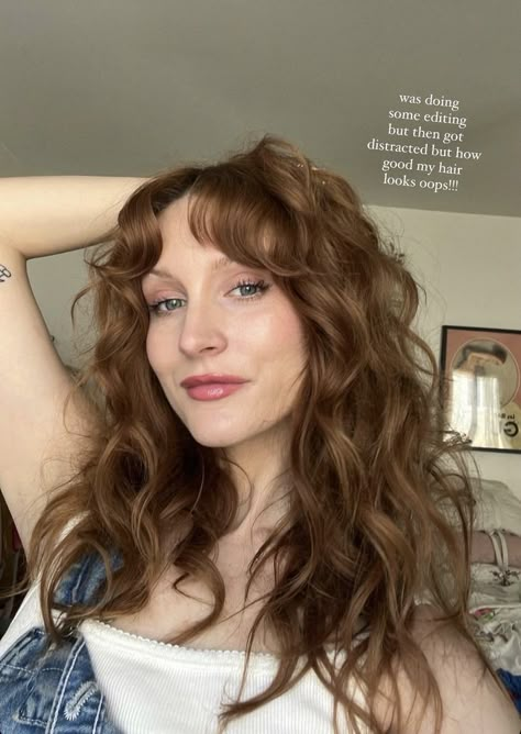 70s Hair Wavy, Curly Wavy Hair Bangs, Long Wavy Curly Hair With Bangs, Full Fringe Wavy Hair, Natural Waves With Bangs, Layered Wavy Hair With Bangs, Long Natural Wavy Hair With Bangs, 70s Bangs Wavy Hair, Wavy Hair Bangs