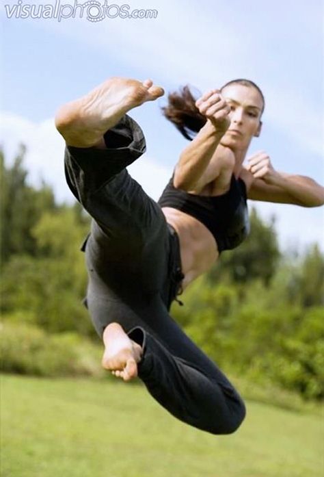 z- Woman Martial Artist- Flying Kick Flying Kick, Kyokushin Karate, Female Martial Artists, Action Pose Reference, Martial Arts Girl, Action Pose, Pencak Silat, Karate Girl, Martial Arts Women