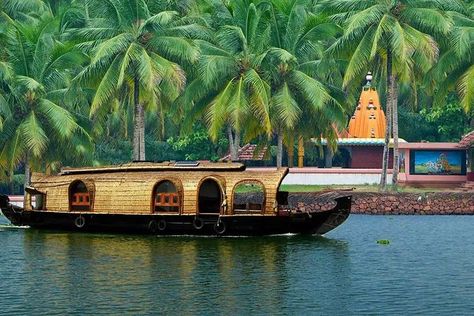 An alluring river cruise in Malabar region – an experience like never before - Ghoomophiro Indian Scenery, Fort Kochi, Floating Homes, Kerala Backwaters, Arabian Sea, Kerala Tourism, India India, Colour Painting, Car Rentals