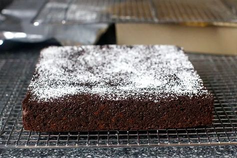 Molasses Gingerbread, Bbq Beef Short Ribs, Snacking Cake, Molasses Recipes, Korean Bbq Beef, Gingerbread Cake Recipe, Torte Cupcake, Ginger Cake, Candied Ginger