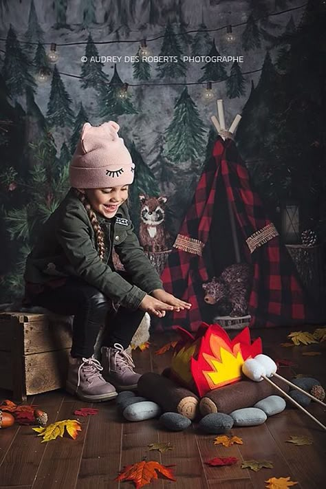 Camping Photo Backdrop, Camping Backdrop, Camp Backdrop, Christmas Photoshoot Kids, Camping Photoshoot, Camping Winter, Tree Props, Friends Camping, Camping With Toddlers