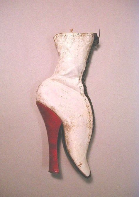 ridiculous Victorian shoe - ouch! As if we don't put ourselves through enough pain in the pursuit of beauty. Historical Shoes, Victorian Shoes, Dresses Australia, History Fashion, Old Shoes, Antique Clothing, Crazy Shoes, Historical Clothing, Historical Fashion