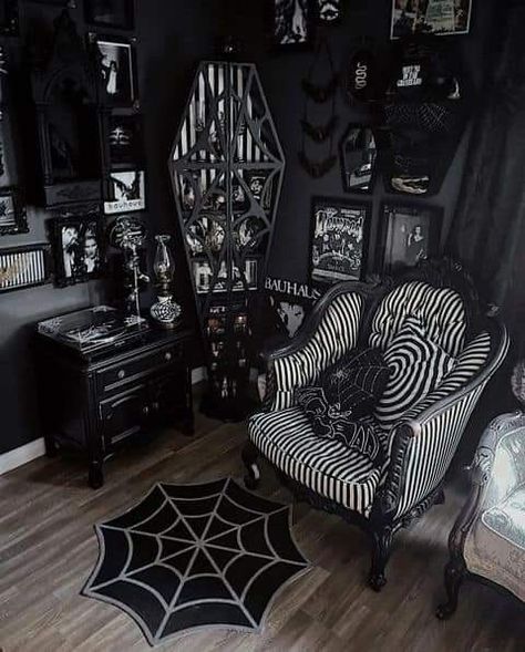 Gothic House Decor, Gothic Bedroom Ideas, Gothic Homes, Goth Houses, Gothic Decor Bedroom, Goth Bedroom, Gothic Room, Gothic Interior, Gothic Bedroom