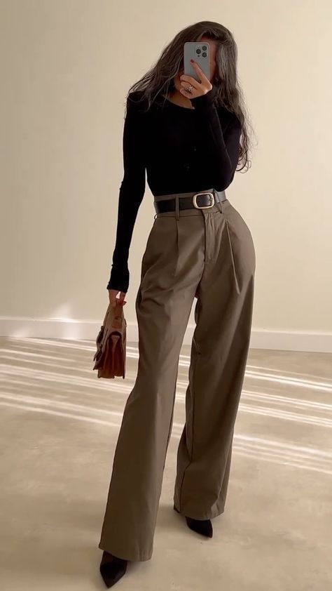 Perfessional Outfits Cute, Women Manager Outfit, Brown Skin Tone Outfits, Chic Professional Outfits Women, Financial Advisor Outfit Women, Timeless Outfits For Women Classy, Journalist Outfit Reporter, Dark Blue Pants Outfit, Buisnesscore Outfit Women