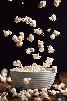 Frozen Motion Photography, Popcorn Ad, Stock Photography Ideas, Stop Motion Photography, Food Photography Composition, Movement Photography, Shutter Speed Photography, High Speed Photography, Photo Macro