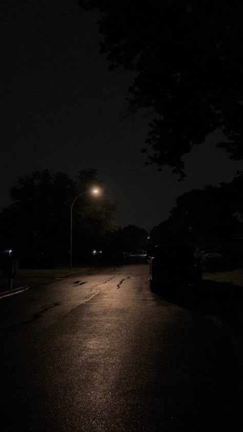 Dark Nostalgic Wallpaper, All Nighter Aesthetic, All-nighter Aesthetic, Night Time Scenery, Night Time Pics, Mysterious Pictures, Neighborhood At Night, Zpt Background, Blurred Photos