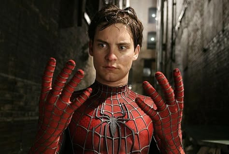 Spider-Man 2 (2004). Peter Parker, a.k.a. Spider-Man, is played by Tobey Maguire. This is the scene where Spider-Man loses his powers. Peter: "Why's this happening to me?" Kino Box, Spiderman 2002, Spider Man Trilogy, Spider Men, Film Marvel, Spiders Scary, Tobey Maguire, Kevin Feige, Spiderman Movie