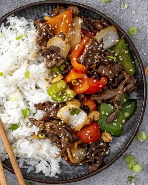 Spice up your dinner routine with this quick and easy Szechuan Beef stir-fry! Tender beef, crisp veggies, and bold flavors in just 30 minutes. #SzechuanBeef #StirFryRecipe #WeeknightDinner #ChineseFood #EasyRecipes Beef Peppers And Onions, Pepper Beef Stir Fry, Spicy Beef Stir Fry, Szechuan Beef, Paige Halliwell, Marinated Beef, Beef Stir Fry, Chili Garlic Sauce, Easy Weeknight Dinner