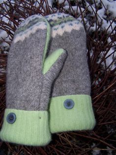 Pattern for Mittens Made From Old Sweaters | ... of Mittens / wool mittens from sweaters lined with fleece pattern How To Make Mittens From Old Sweaters Felted Wool, How To Make Mittens From Old Sweaters, Making Mittens From Old Sweaters, Mittens From Sweaters, Knitting Christmas, Upcycled Sweaters, Trendy Knitting, Recycled Wool Sweater, Fleece Patterns