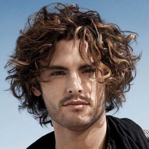 messy medium curly hair Mid Length Curly Hairstyles, Long Curly Hair Men, Hairstyles For Receding Hairline, Men's Curly Hairstyles, Wavy Hair Men, Medium Curly, Wavy Haircuts, Medium Curly Hair Styles, Corte De Cabelo Masculino