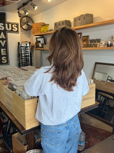 Shoulder Length Soft Layers, Brunette Thick Hair Haircuts, Medium Length Hair With Layers V Shape, Old Money Haircut Women Medium, V Cut Medium Length Hair, Layered V Cut Hair Medium, Granola Girl Haircut, Mid Back Haircut, Layered Hair Not Styled