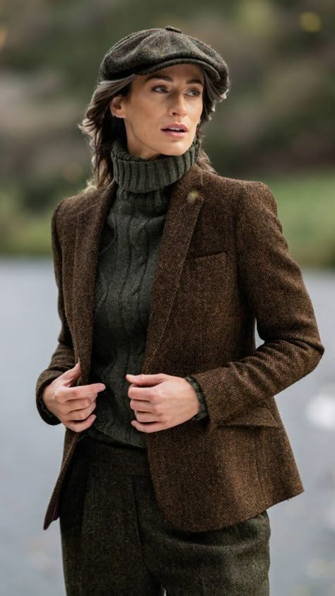 Mode Style Anglais, English Country Fashion, Fall 2023 Fashion Trends, Countryside Fashion, British Country Style, Fashion Trends Fall, Fall 2023 Fashion, Style Anglais, 2023 Fashion Trends