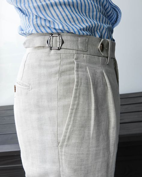 First off, what are side adjusters? Basically, side adjusters refer to the attachments on the side of your trousers that allow you to modify the width of the waistband. What this does is that even if the width of your waist fluctuates a lot, you could still fit in your trousers with ease. Traditionally, it is more often used in higher-grade dress pants and rarely found on jeans or chinos. So you shouldn't feel left out if this is the time you are seeing this. Mens High Waisted Trousers, Mens Pleated Pants, Men Pants Pattern, Types Of Trousers, Dapper Gentleman Style, Dress Up Shoes, Stylish Shirts Men, Buckle Pants, African Shirts For Men