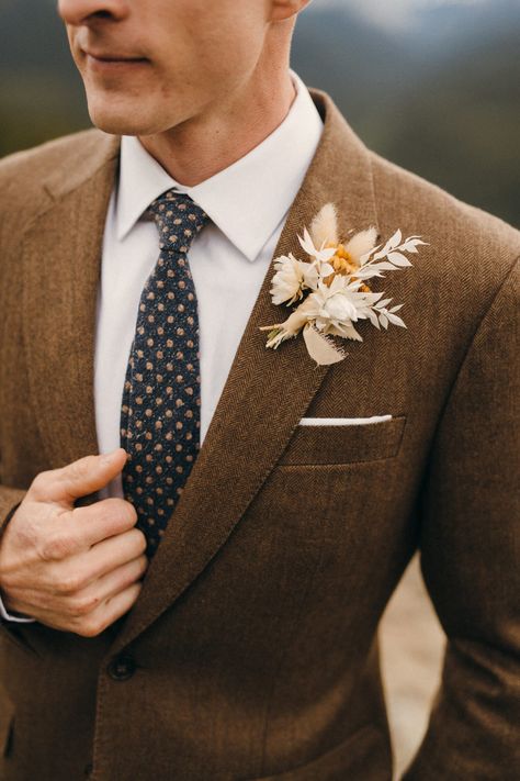 Fall Wedding Suits, Fall Groom, Groom And Groomsmen Suits, Wedding Suits Groomsmen, Fall Suit, Mens Wedding Attire, Groom Wedding Attire, Wedding Suits Groom, Brown Wedding