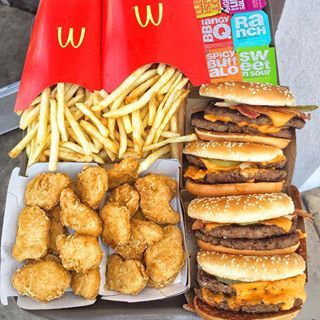 Let’s be honest, isn’t @mcdonalds always clutch in any situation?🤔 Also, are you guys a Big Mac or Quarter Pounder fan?🍔🔥.⠀🍴: (Quarter Pounder, Chicken Nuggets, French Fries with BBQ, Ranch, Sweet & Sour sauce).📍: @mcdonalds . . ——————————————— ⠀#9gag #foodporn #igfood #nomnomnom #losangeles #complex #yahoofood #oc #yelpoc #comfortfood #foodie #zagat #vscofood #orangecounty #carbs #buzzfeedfood #foodblogger #cheatmeal #nyceats #beautifulcuisines #mcdonalds #cheatday #chickennuggets #fren Mcdonalds Recipes, Cute Lips, Selfcare Skincare, Sleepover Food, Junk Food Snacks, Animals Cute, Food Goals, Food Platters, Burger King