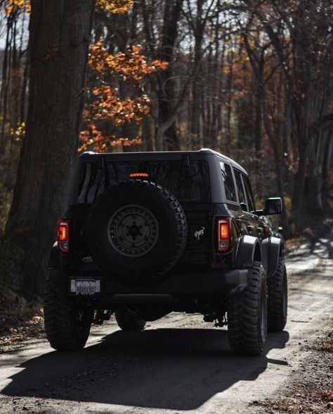 Black Bronco Aesthetic, Bronco Blacked Out, Blacked Out Bronco, Black Ford Bronco, Black Ford Bronco Lifted, Ford Bronco Aesthetic, 2024 Bronco, Bronco Aesthetic, Black Bronco