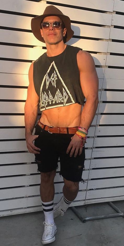 Male crop top Escapade Outfits, Strange Outfits, Mens Rave Outfits, Coachella Outfit Men, Men Festival Outfit, Rave Men, Crop Top Men, Boys In Crop Tops, Rave Outfits Men