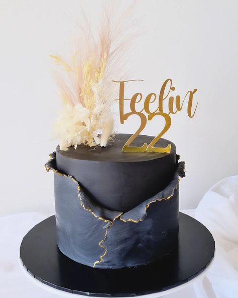 Fondant Wrapped Cake, Fondant Wrap Cake, Grey Birthday Cake, Black Fondant Cake, Marble Fondant, Black And Gold Cake, Fondant Cakes Birthday, Black Fondant, 22nd Birthday