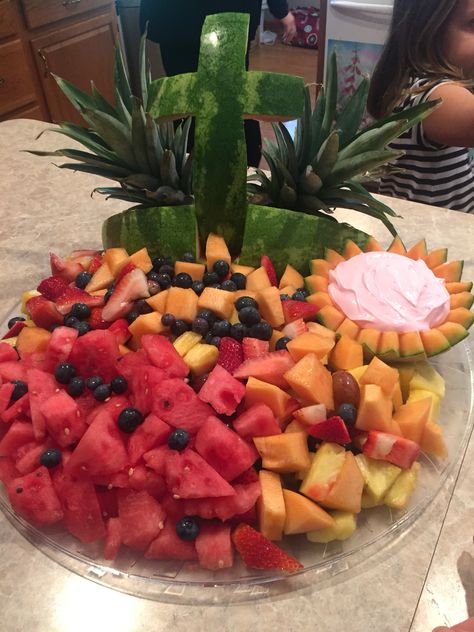 First Communion Cross Fruit Tray Communion Charcuterie Board, First Communion Charcuterie Board, Easter Fruit Tray Cross, First Communion Fruit Platter, Cross Fruit Tray, Communion Bread And Wine, Baptismal Party, Fruit Cross, Easter Fruit