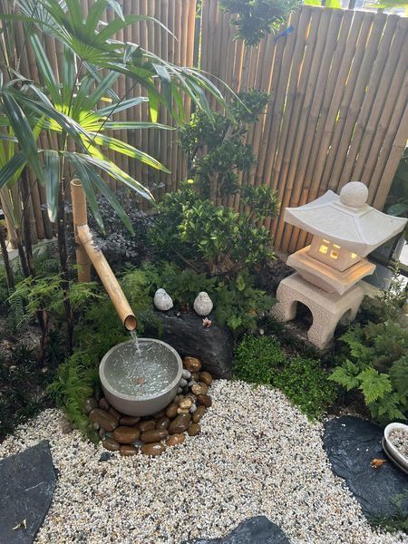 Small Zen Garden Ideas Outdoor, Backyard Meditation Garden, Japanese Courtyard Garden, Japanese Backyard, Japanese Water Garden, Japanese Garden Backyard, Japanese Gardens Design Ideas, Feng Shui Garden, Tiny Gardens