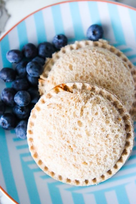 Uncrustables Recipes, Diy Uncrustables, Frozen Sandwiches, Homemade Uncrustables, Food Dinner Recipes, Brunch Sandwich, Frozen Diy, Recipes Using Bananas, Lauren Lane