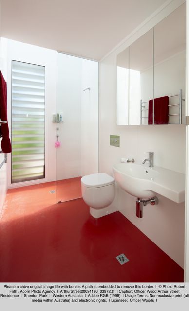 Dalsouple natural rubber floor tiles in a Pantone® red in a bathroom in Perth, Australia. Photo: Officer Woods Architects. Red Floor Bathroom, Rubber Floor Bathroom, Bathroom Concrete Floor, Pantone Red, Rubber Floor Tiles, Red Bathroom, Red Floor, Rubber Tiles, Wet Room