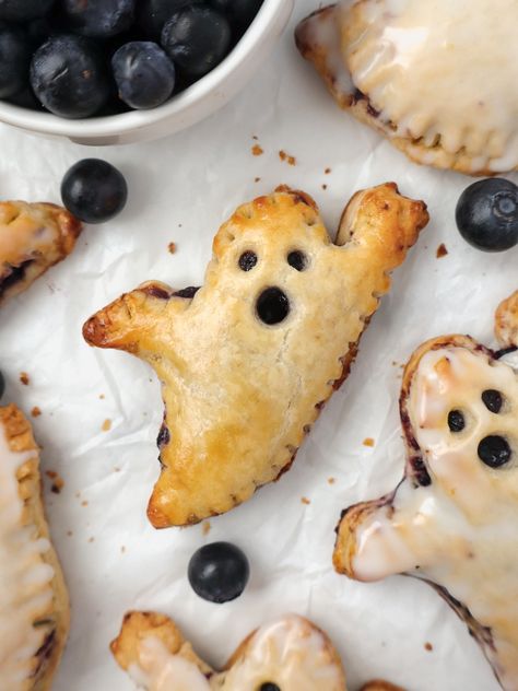 Buttermilk Pie Crust, Simple Vanilla Icing, Boo Berry, Blueberry Filling, Buttermilk Pie, Berry Pie, Vanilla Icing, Favorite Pie, Crinkle Cookies