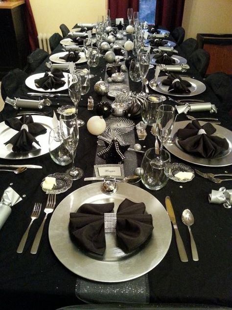 Black / White / Silver tablescape Black And Silver Place Setting, Black White And Silver Dinner Party, Black White Silver Table Setting, Black Silver Table Setting, Black White And Silver Table Settings, Black And Silver Table Centerpieces, Silver And Black Table Setting, Black And Silver Dinner Party Decor, Black And Silver Tablescape